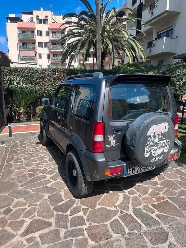 Second-hand Suzuki Jimny 86 CP (63 kW) 2012 Gri SUV