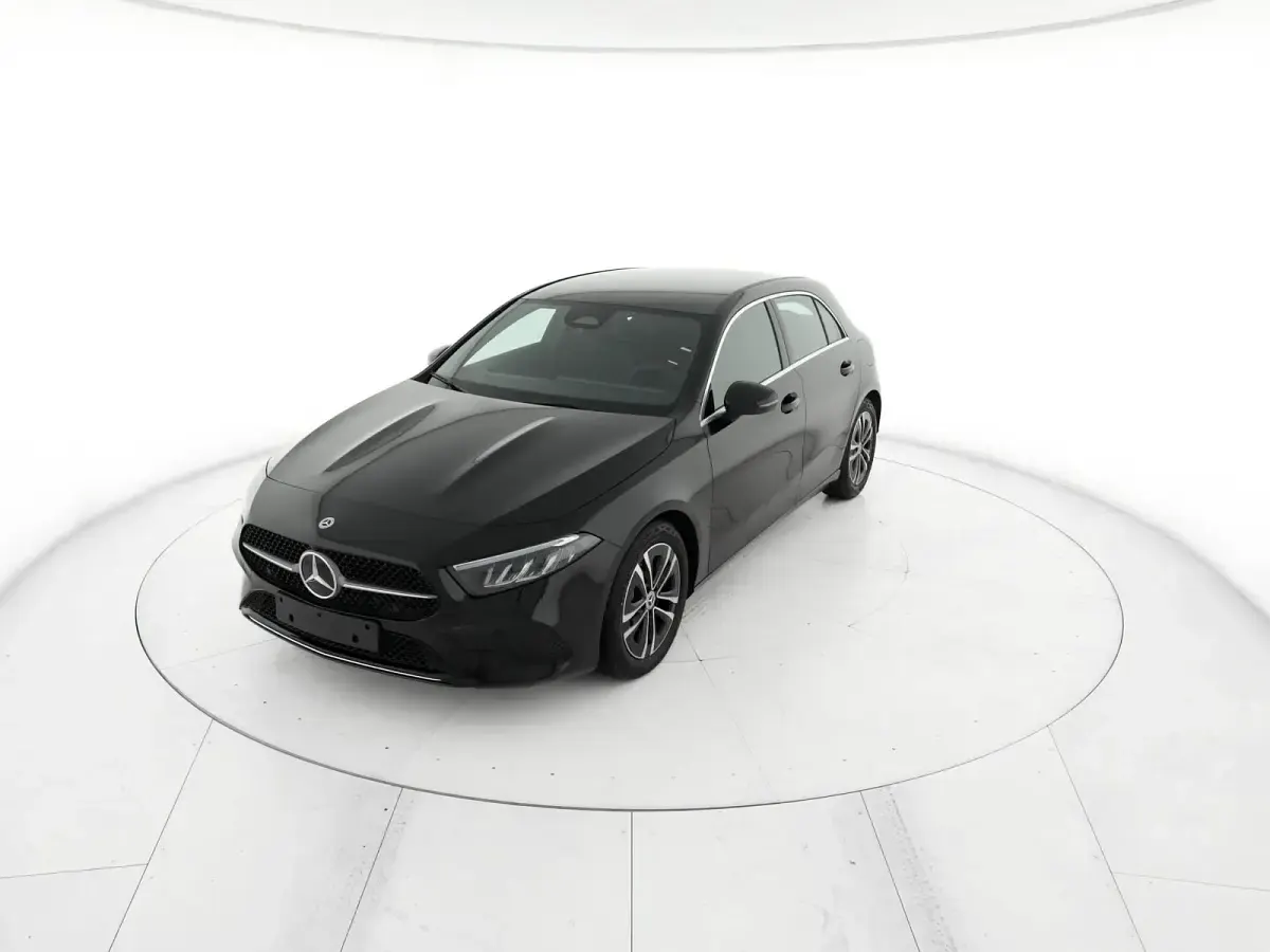 Nuova Mercedes A180 116 CV (85 kW) 2026 Nero notte