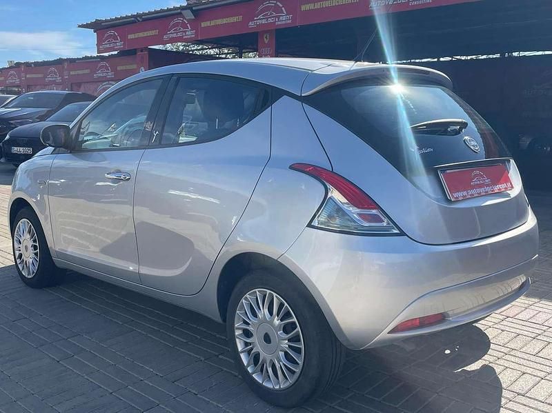 Usata Lancia Ypsilon S 95 CV (69 kW) 2018 Argento Utilitaria