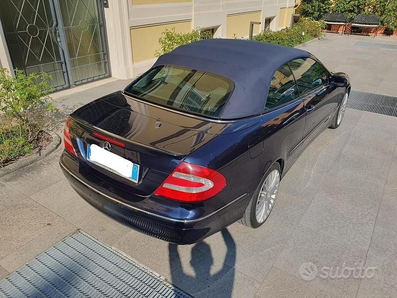 Usata Mercedes CLK200 163 CV (119 kW) 2003 Blu Cabrio