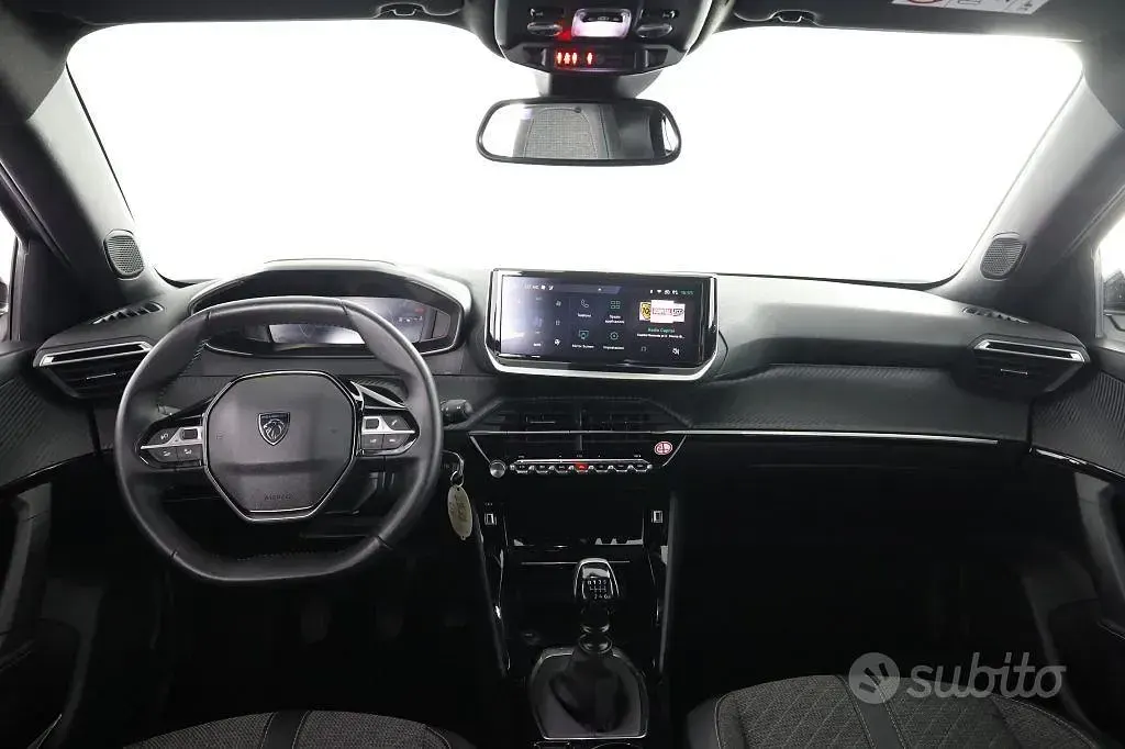 Usata Peugeot 2008 Allure 101 CV (74 kW) 2024 Grigio artense SUV