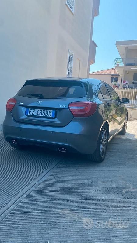 Usata Mercedes A180 Executive 109 CV (80 kW) 2015 Grigio Berlina