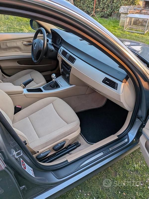 Usata BMW 325 218 CV (160 kW) 2010 Grigio Berlina