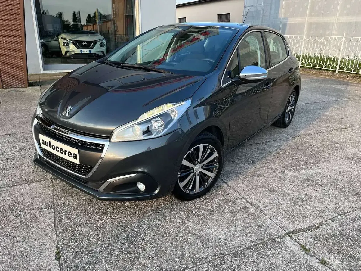 Usata Peugeot 208 Allure 75 CV (55 kW) 2017 Grigio antracite met. Utilitaria