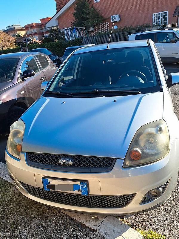 Usata Ford Fiesta 2006 Grigio Berlina