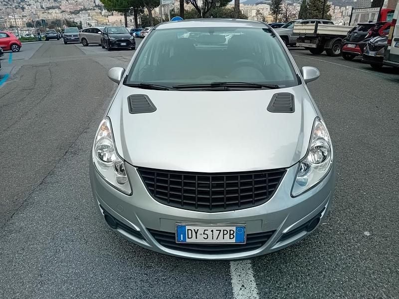 Usata Opel Corsa Club 65 CV (47 kW) 2010 Argento Utilitaria