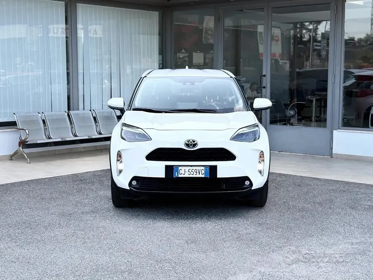 Usata Toyota Yaris Hybrid 92 CV (67 kW) 2022 Bianco SUV