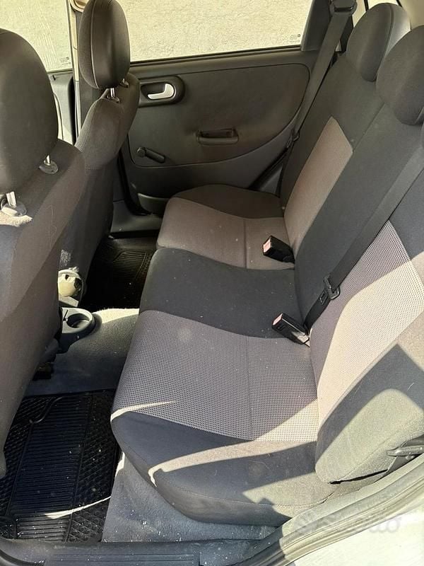 Usata Opel Corsa 75 CV (55 kW) 2005 Grigio Utilitaria