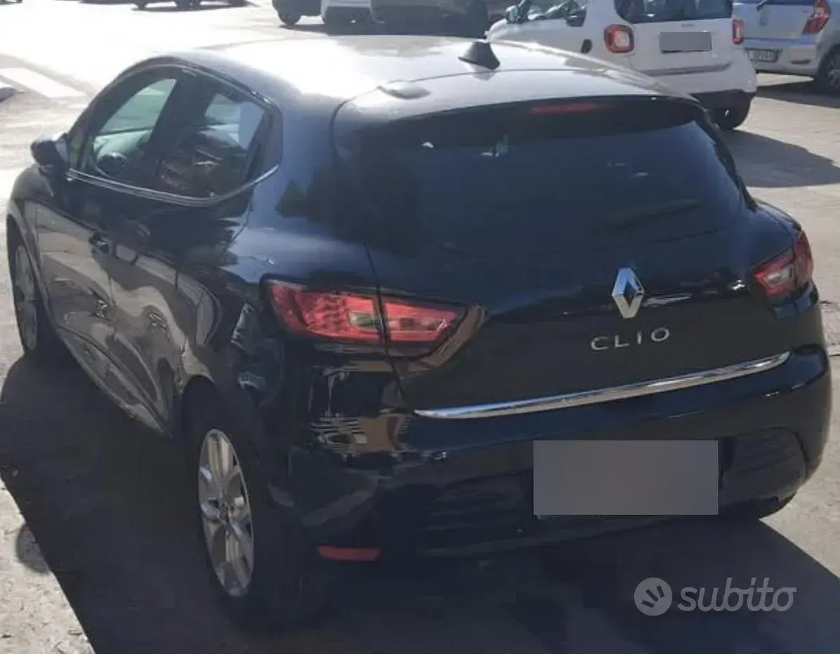 Usado Renault Clio IV 90 CV (66 kW) 2018 Negro Utilitario