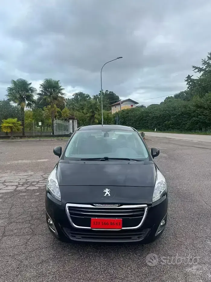 Usata Peugeot 5008 120 CV (88 kW) 2017 Nero Monovolume