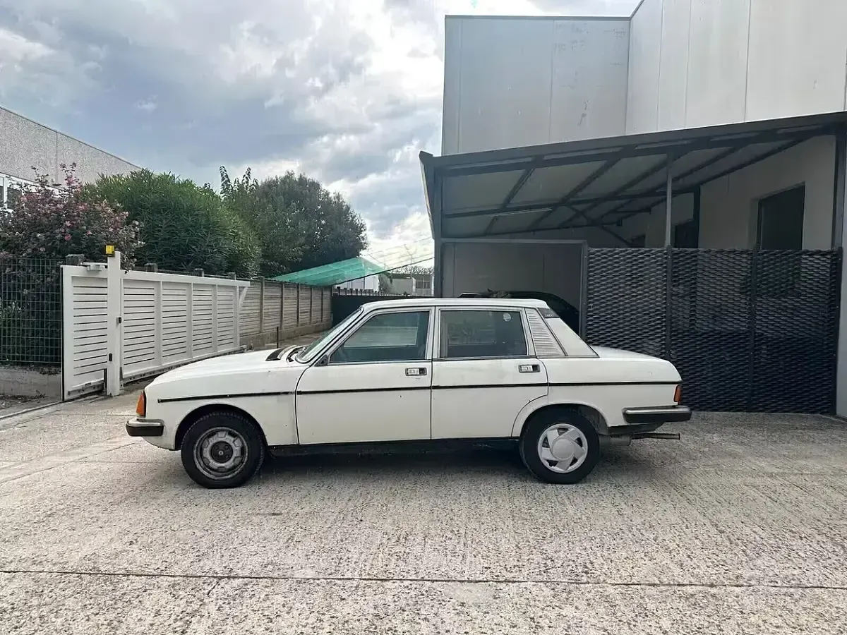 Usata Lancia Beta 122 CV (89 kW) 1983 Bianco Berlina