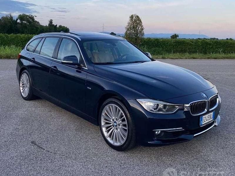Usata BMW 330 Luxury Line 258 CV (189 kW) 2015 Blu/azzurro Station wagon