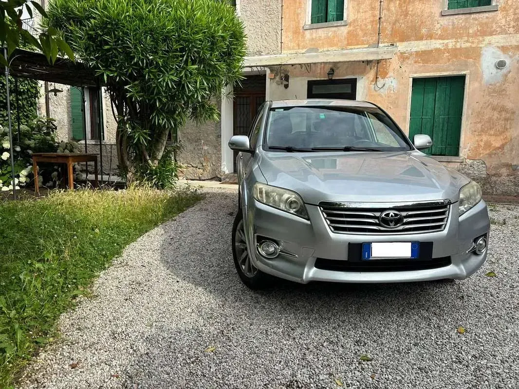 Usata Toyota RAV4 Style 150 CV (110 kW) 2013 Argento SUV