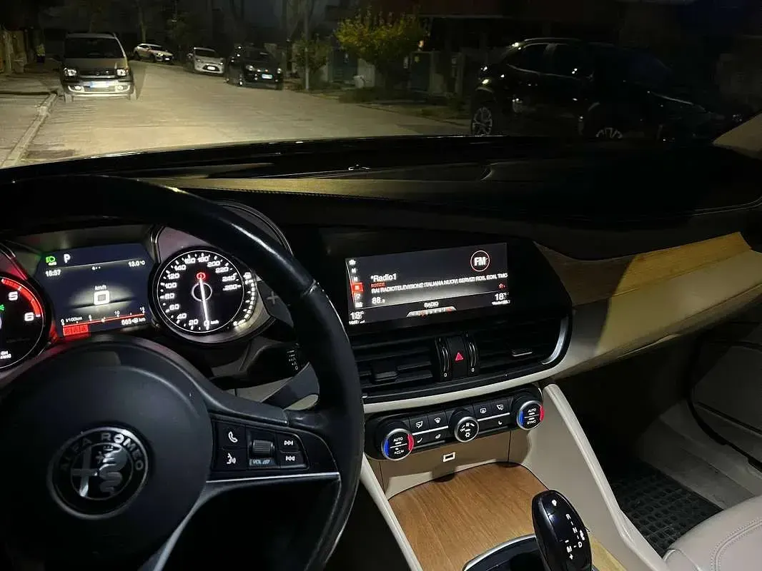 Usata Alfa Romeo Giulia Veloce 211 CV (155 kW) 2017 Blu/azzurro Berlina