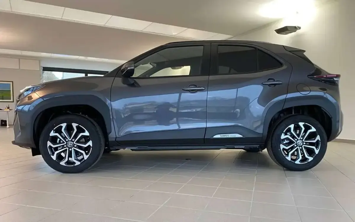 Usata Toyota Yaris Cross Trend 92 CV (67 kW) 2023 Grigio SUV