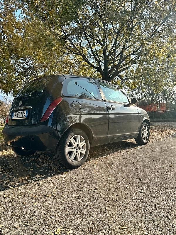 Usata Lancia Ypsilon 60 CV (44 kW) 2005 Nero Utilitaria