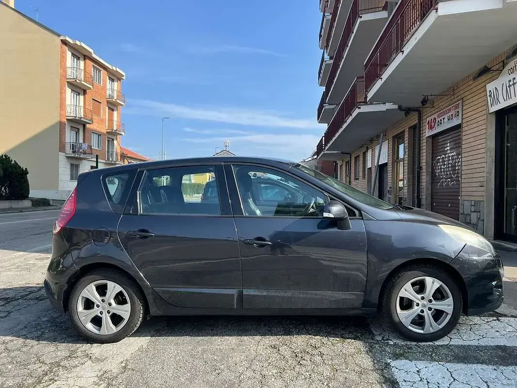 Usata Renault Scénic III 110 CV (80 kW) 2011 Monovolume