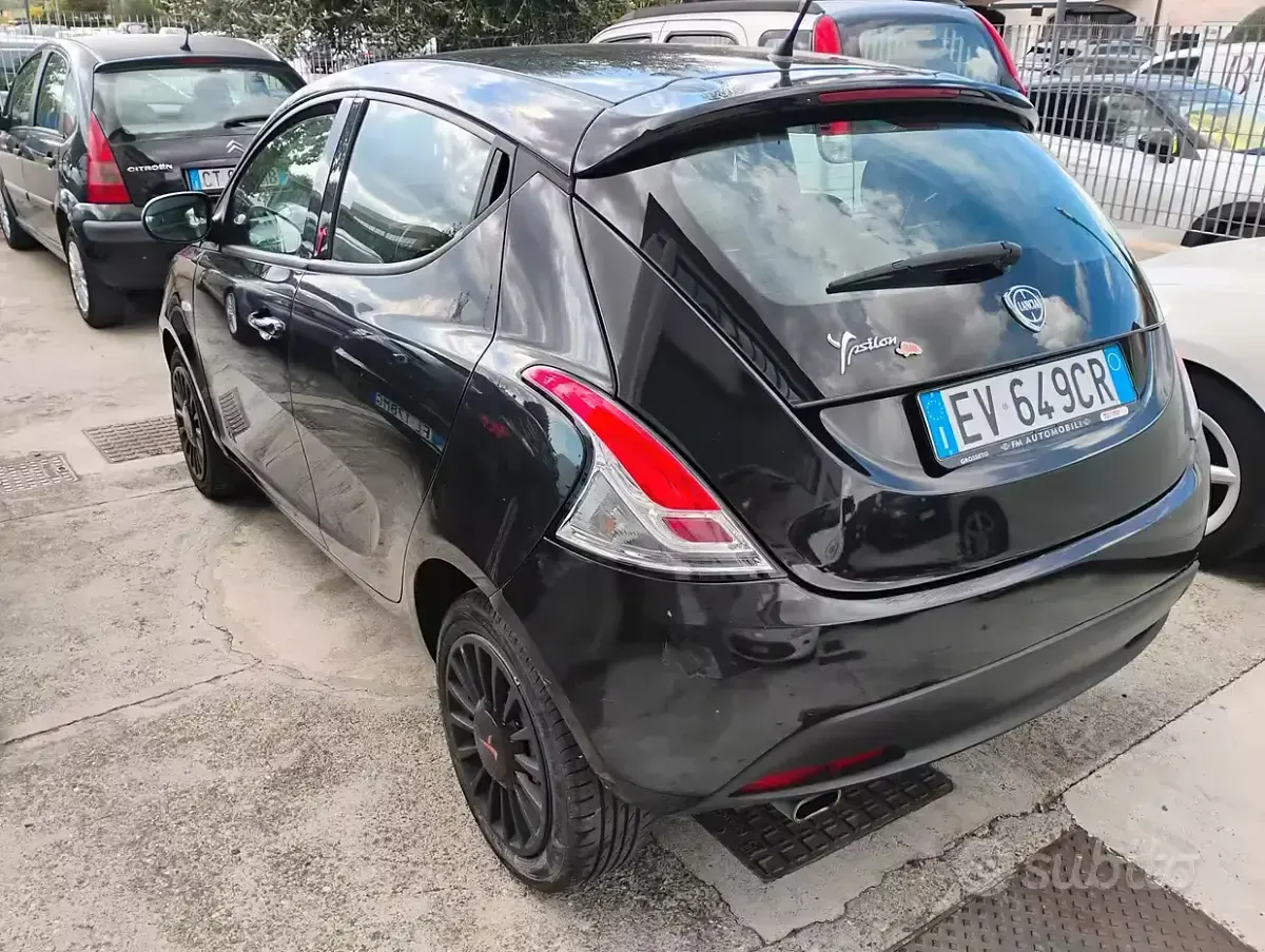 Usata Lancia Ypsilon Gold 69 CV (50 kW) 2014 Nero Utilitaria