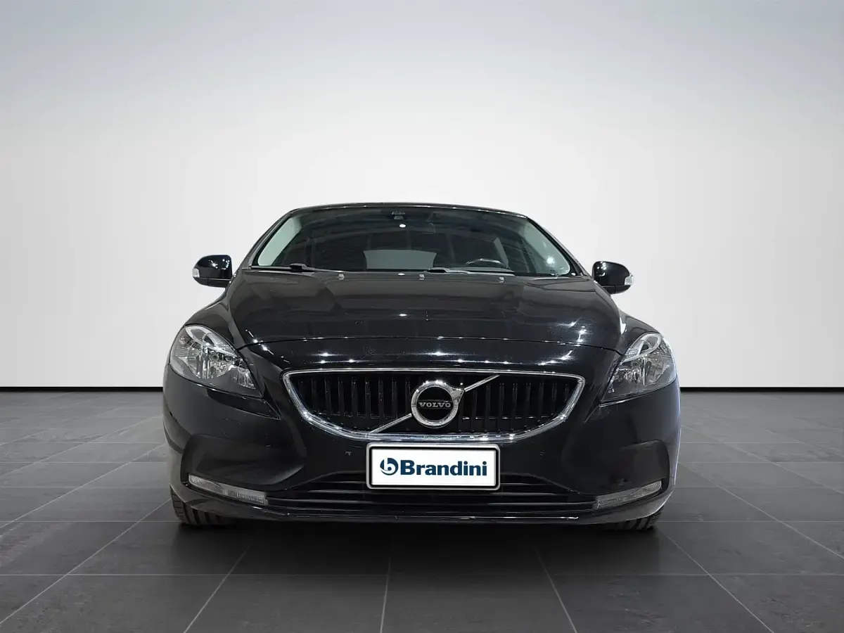 Usata Volvo V40 Kinetic 120 CV (88 kW) 2017 Nero met. Berlina