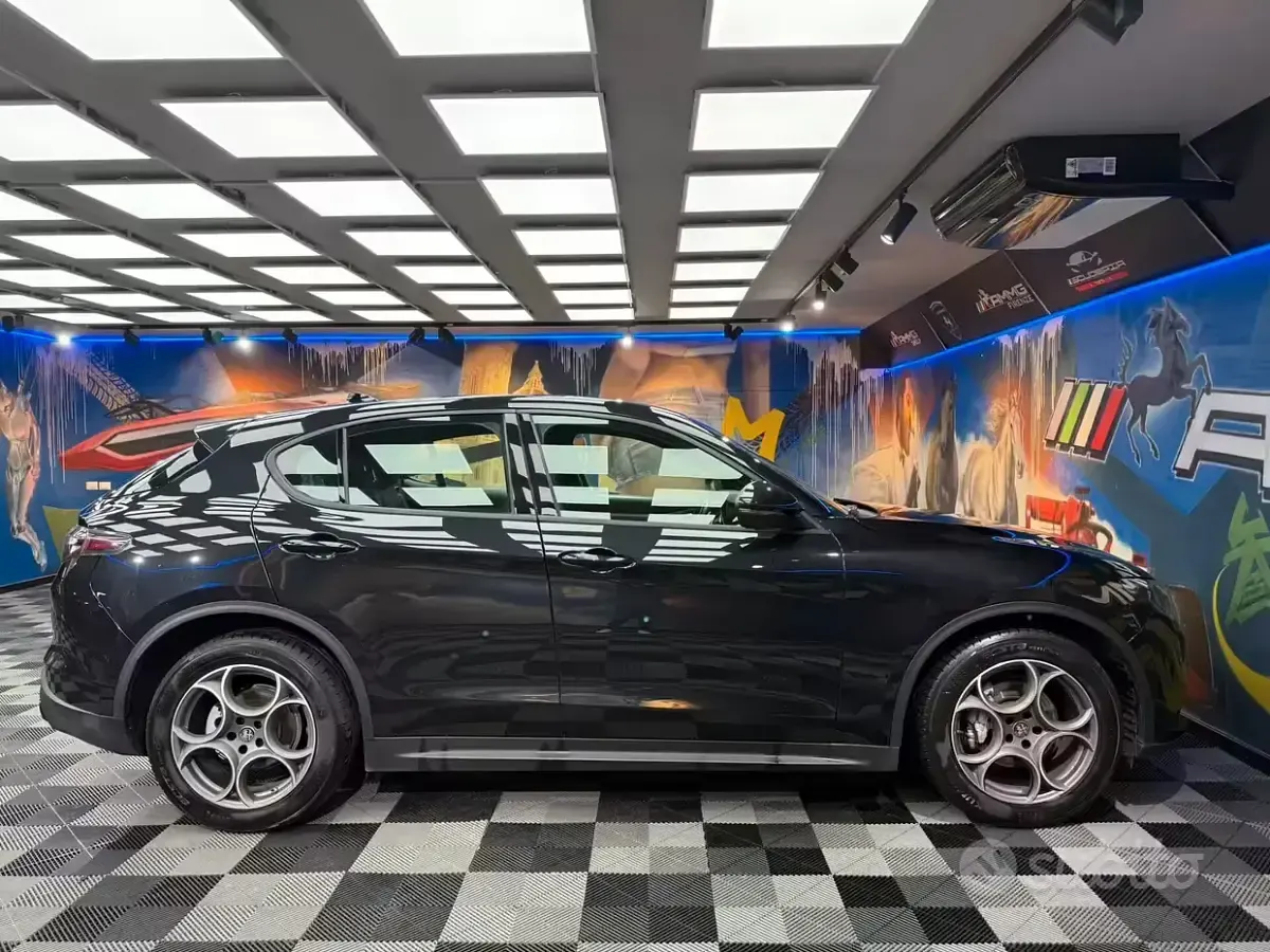 Usata Alfa Romeo Stelvio 160 CV (117 kW) 2024 Nero SUV