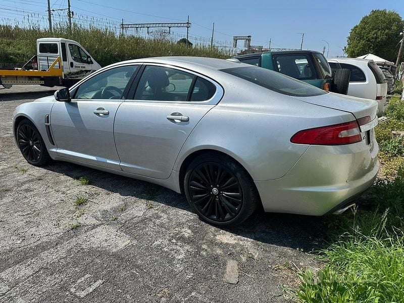 Usata Jaguar XJ 275 CV (202 kW) 2011 Grigio Berlina