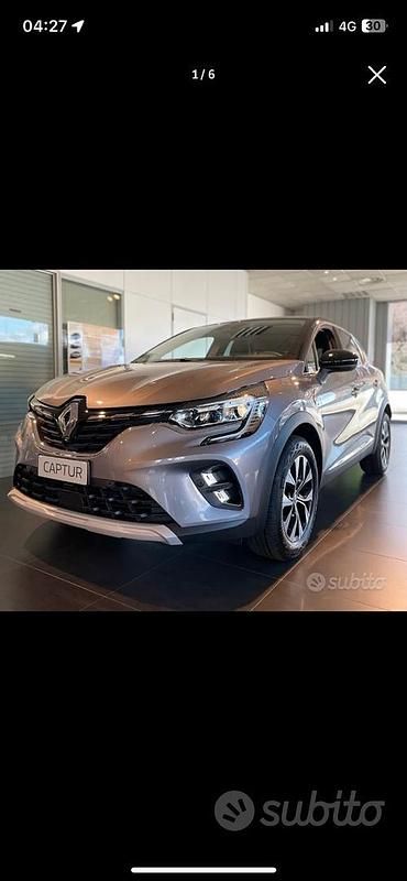 Usata Renault Captur 101 CV (74 kW) 2022 Grigio SUV