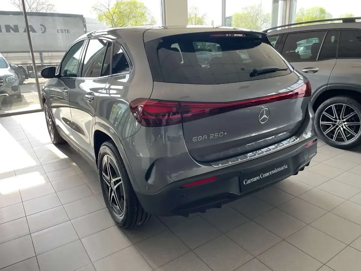 Usata Mercedes EQA250+ 2025 Grigio montagna SUV