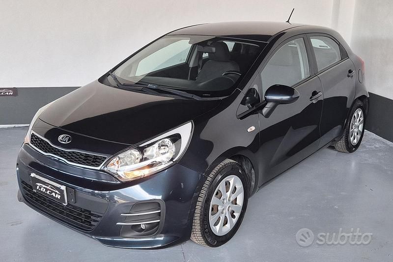 Usata Kia Rio Active 75 CV (55 kW) 2015 Blu Berlina