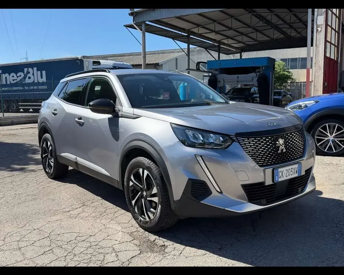 Usata Peugeot 2008 Allure 102 CV (75 kW) 2022 Grigio SUV