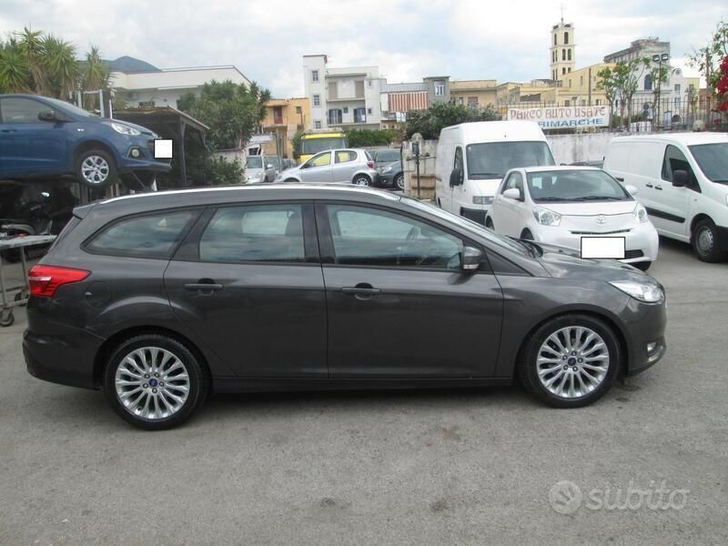 Usata Ford Focus 120 CV (88 kW) 2017 Grigio Station wagon