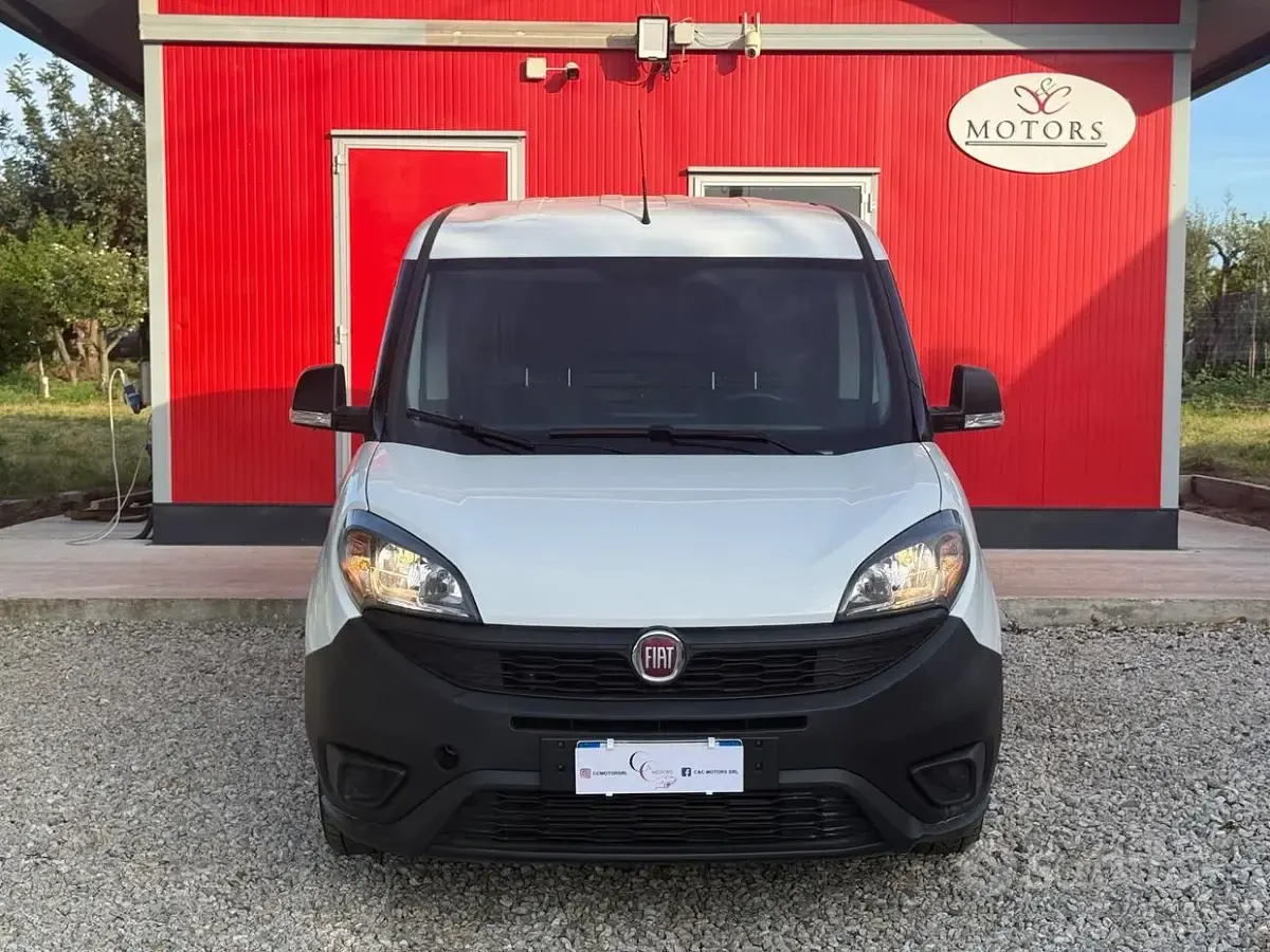 Usata Fiat Doblò Lounge 120 CV (88 kW) 2020 Bianco Monovolume