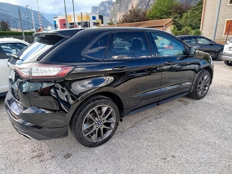 Usado Ford Edge Sport 210 CV (154 kW) 2016 Negro SUV