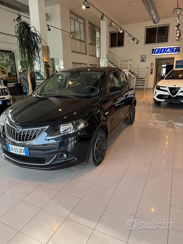 Usata Lancia Ypsilon 69 CV (50 kW) 2023 Nero Utilitaria