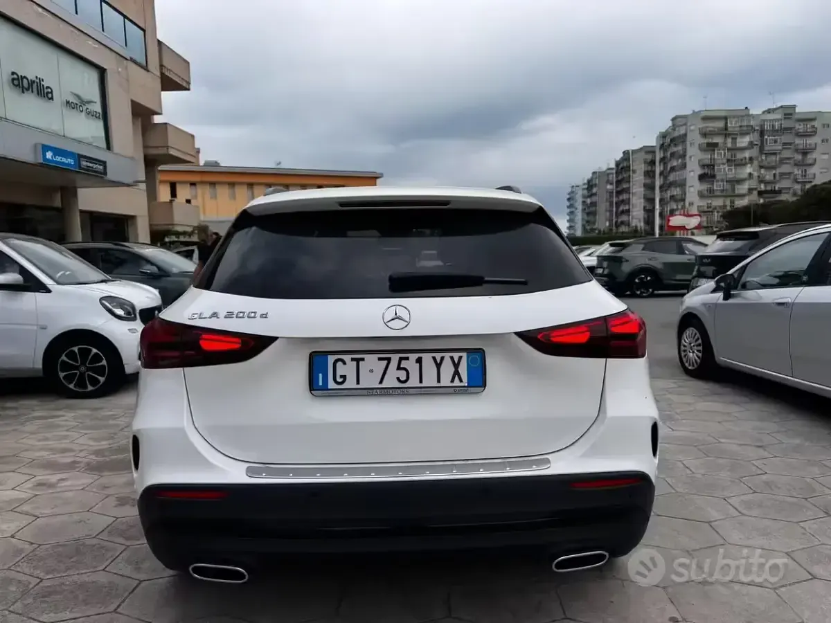Usata Mercedes GLA200 150 CV (110 kW) 2024 Bianco SUV