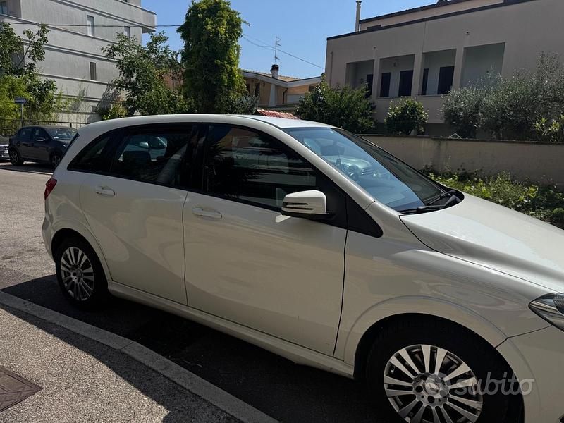 Usata Mercedes B200 2014 Bianco Monovolume
