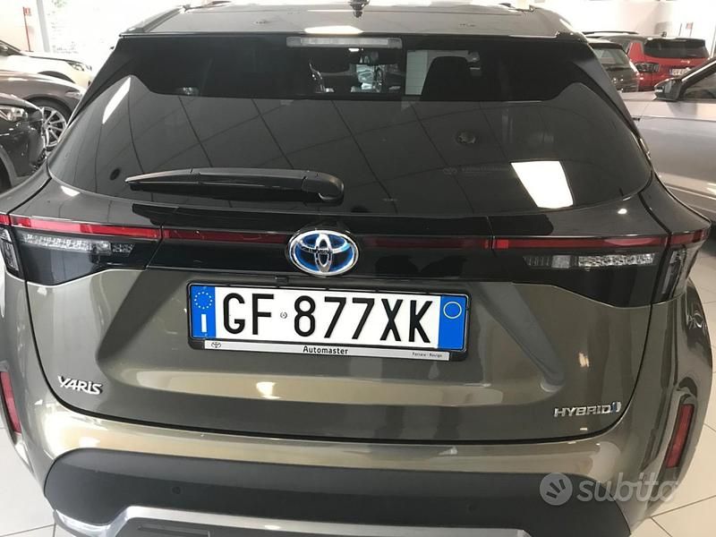 Usata Toyota Yaris Hybrid Active 92 CV (67 kW) 2021 Beige Station wagon