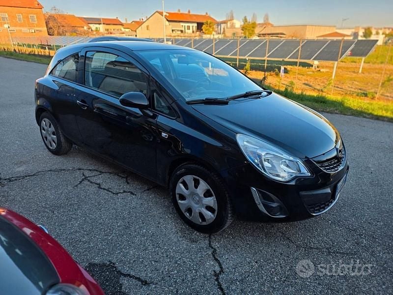 Usata Opel Corsa 86 CV (63 kW) 2013 Nero Berlina