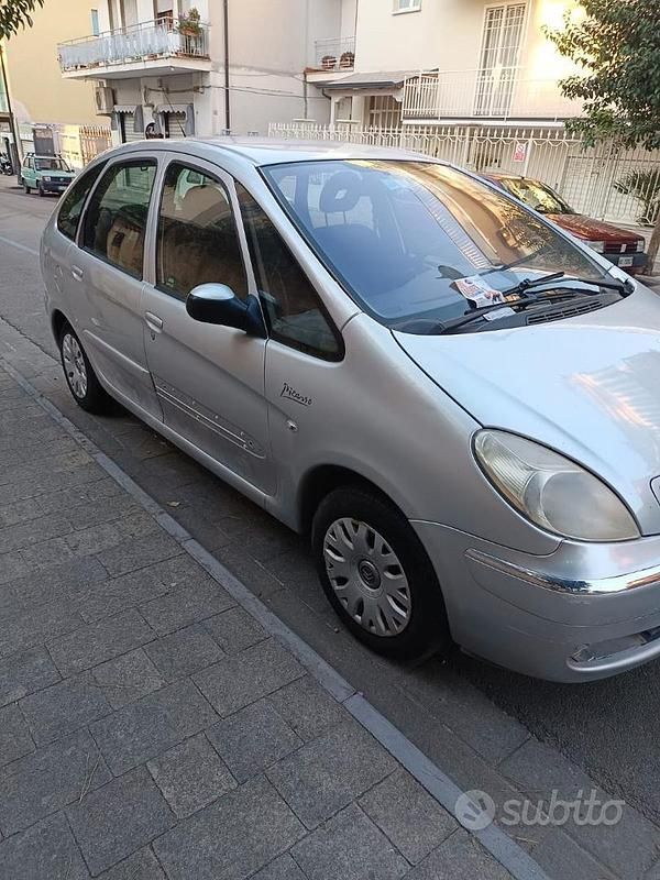 Usata Citroën Xsara Picasso 109 CV (80 kW) 2007 Grigio Monovolume