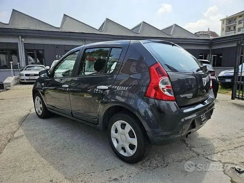 Usata Dacia Sandero Lauréate 75 CV (55 kW) 2009 Other Berlina