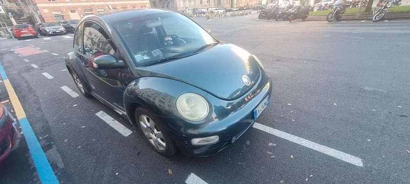 Usata VW New Beetle 100 CV (73 kW) 2004 Grigio Utilitaria