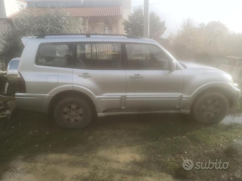 Usata Mitsubishi Pajero 160 CV (117 kW) 2002 Grigio SUV