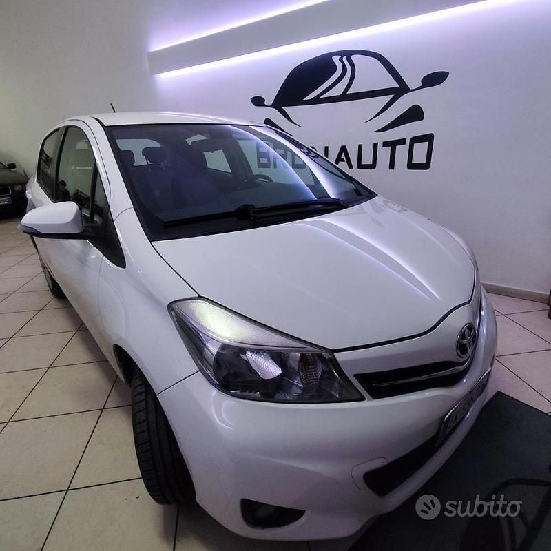 Usata Toyota Yaris 2012 Bianco Utilitaria