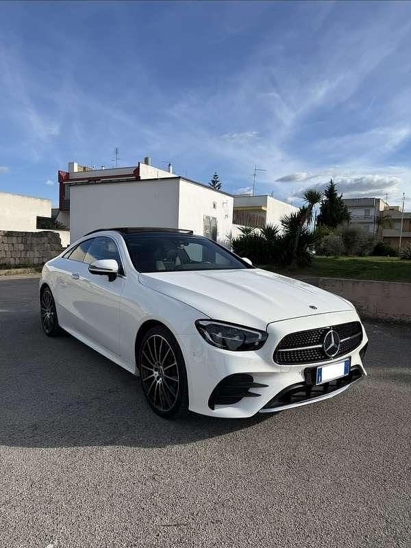 Usado Mercedes E300 Premium Plus 265 CV (194 kW) 2022 Coupe