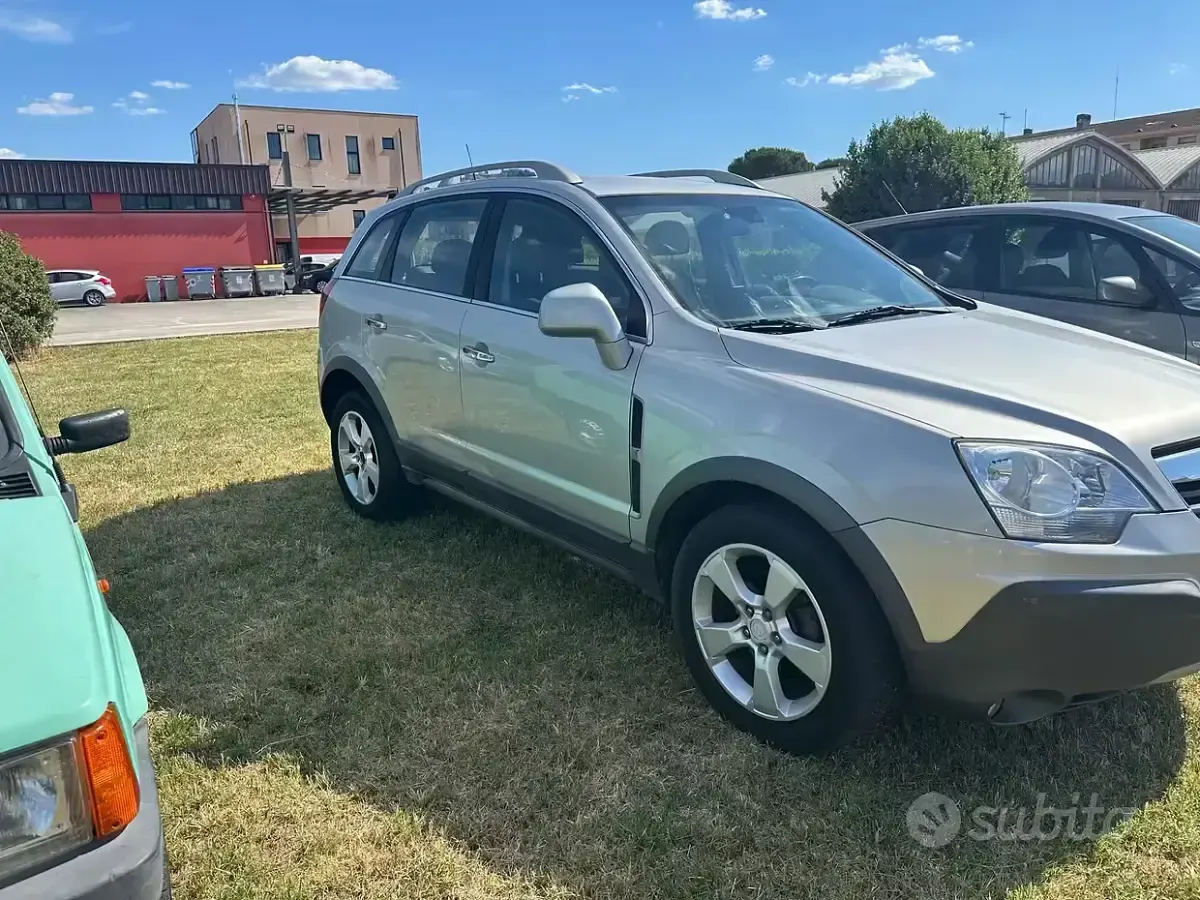 Usata Opel Antara Cosmo 150 CV (110 kW) 2007 Grigio SUV
