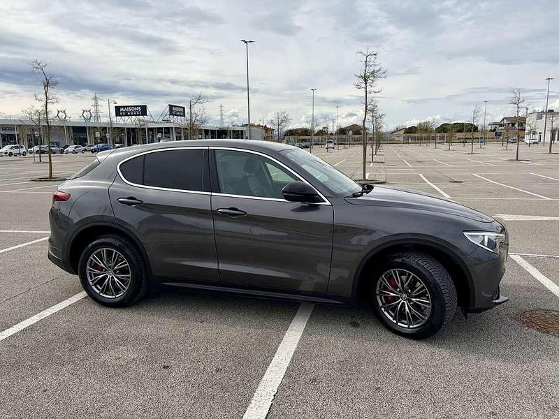 Usata Alfa Romeo Stelvio Super 209 CV (153 kW) 2018 Grigio SUV