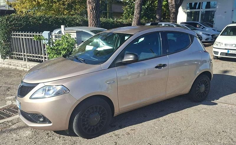 Usata Lancia Ypsilon S 69 CV (50 kW) 2020 Oro Utilitaria
