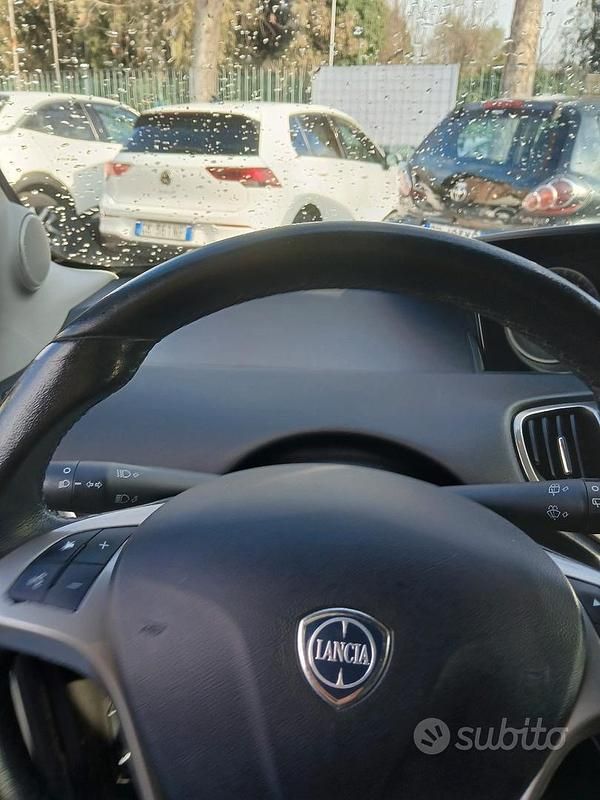 Usata Lancia Ypsilon Gold 69 CV (50 kW) 2019 Bianco Utilitaria