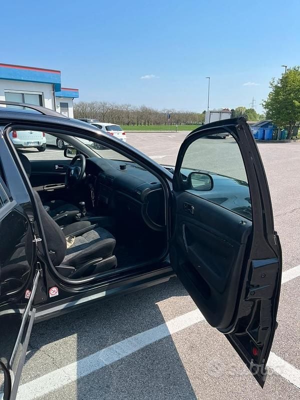 Begagnad VW Passat 90 HK (66 kW) 2000 Svart Kombi