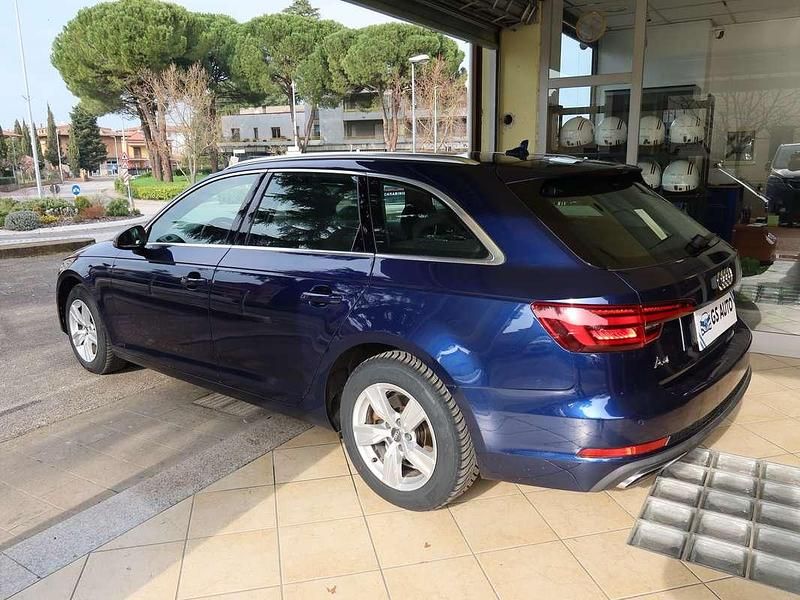 Begagnad Audi A4 Ambiente 150 HK (110 kW) 2019 Blå Kombi