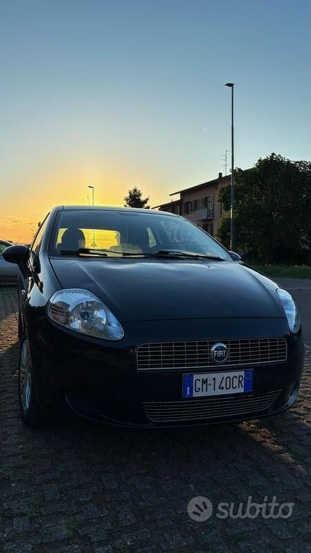 Usata Fiat Grande Punto Dynamic 77 CV (56 kW) 2009 Blu Utilitaria